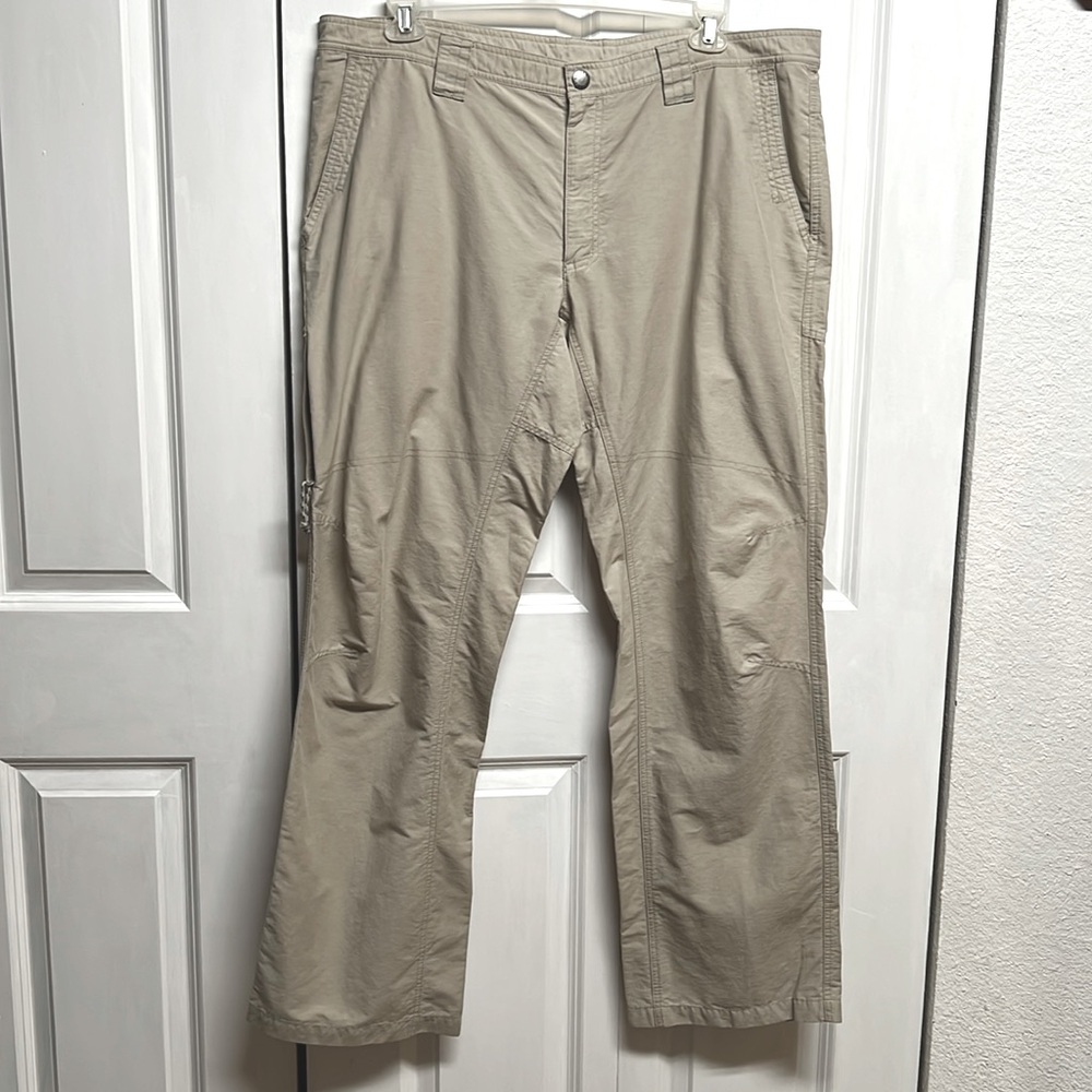 Columbia Tan 5 Pocket Cargo Outdoor Snap Pants Mens Size 40 x 34 Tall